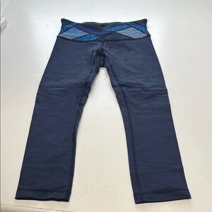 Lululemon Sz 4 Navy Blue Patterned Cropped Athletic Work Out Leggings